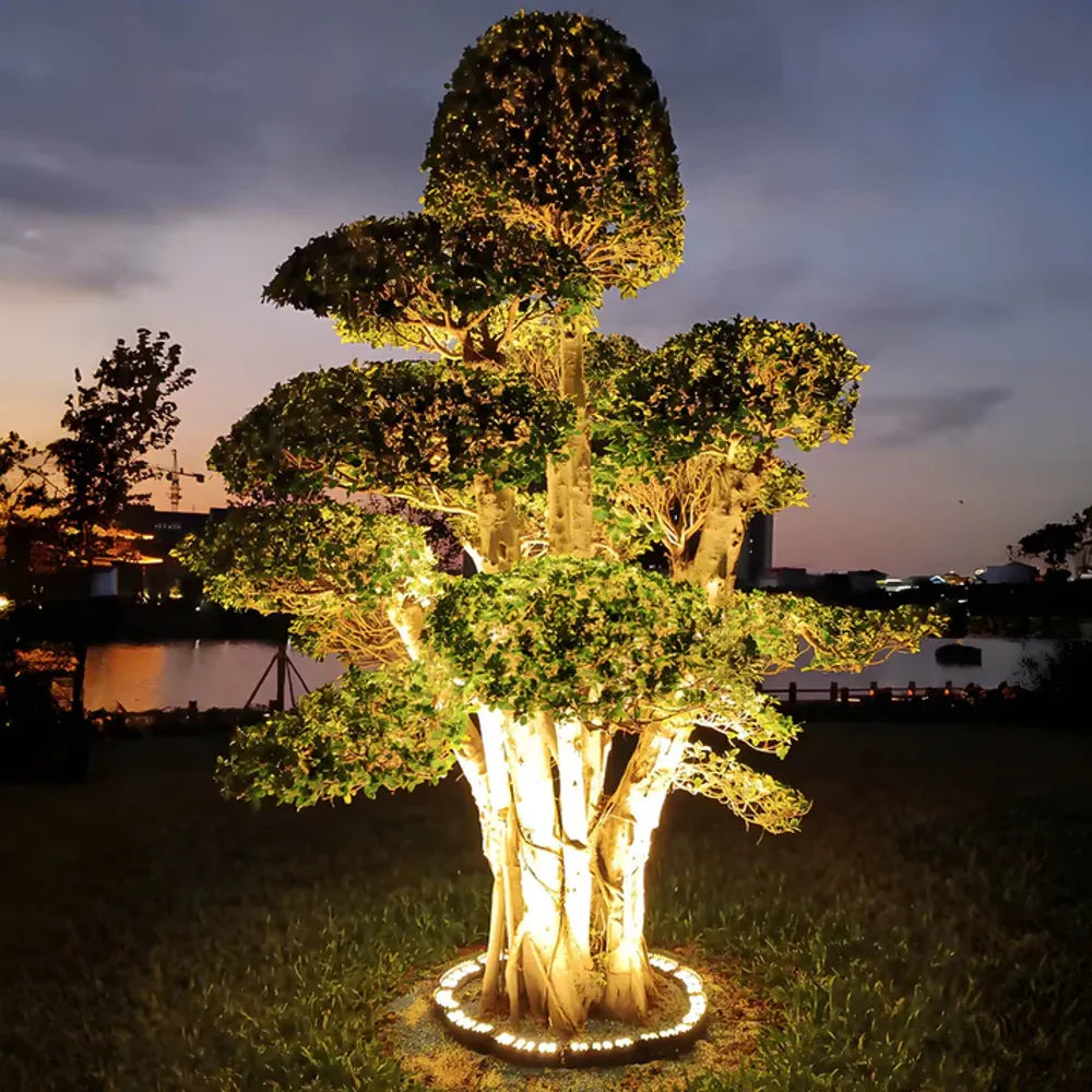 OUTDOOR SPOTLIGHT FOR TREE